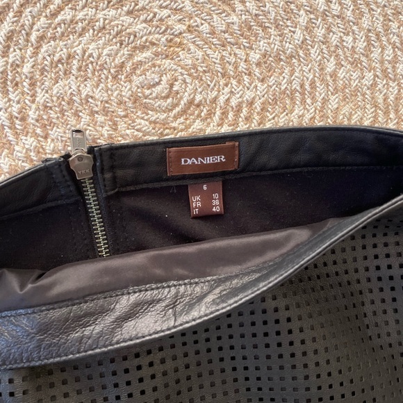 002. DANIER / REAL LEATHER BLACK MIDI SKIRT - Picture 6 of 6